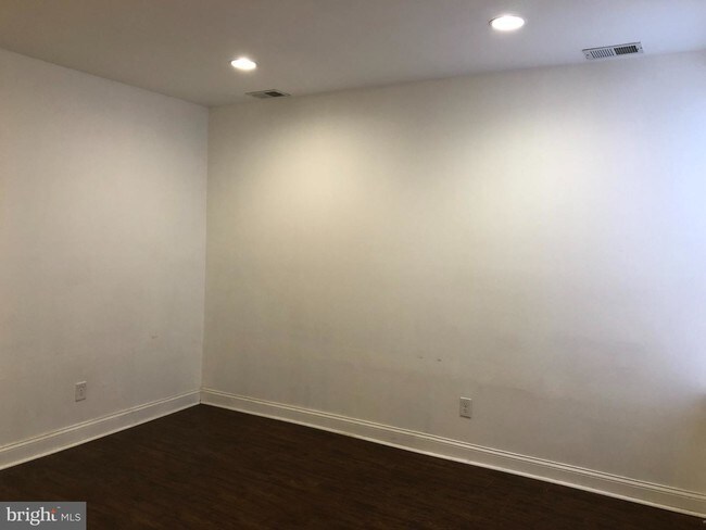 Foto del edificio - 724 Lennox St