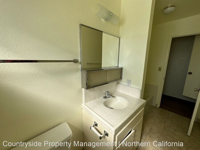 Building Photo - 3 br, 2 bath House - 1806 Larkspur Lane