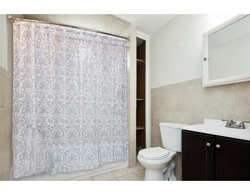 Building Photo - 73-75 Maverick Square