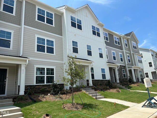 Building Photo - 603 Gimari Dr