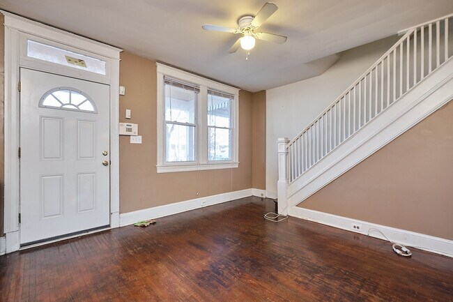 Foto del edificio - 616 Hamilton St NW