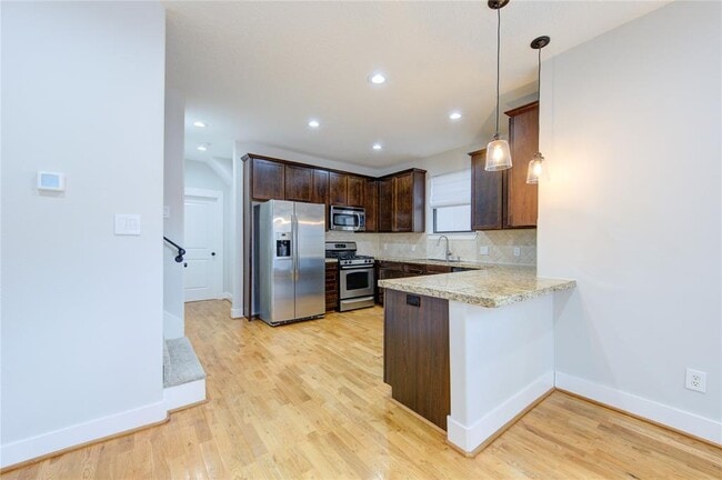 Building Photo - 1121 W 17th St