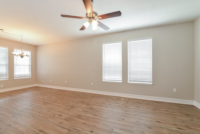 Foto del edificio - 3303 Primrose Willow Dr