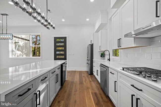 Building Photo - 811 Sligo Creek Pkwy