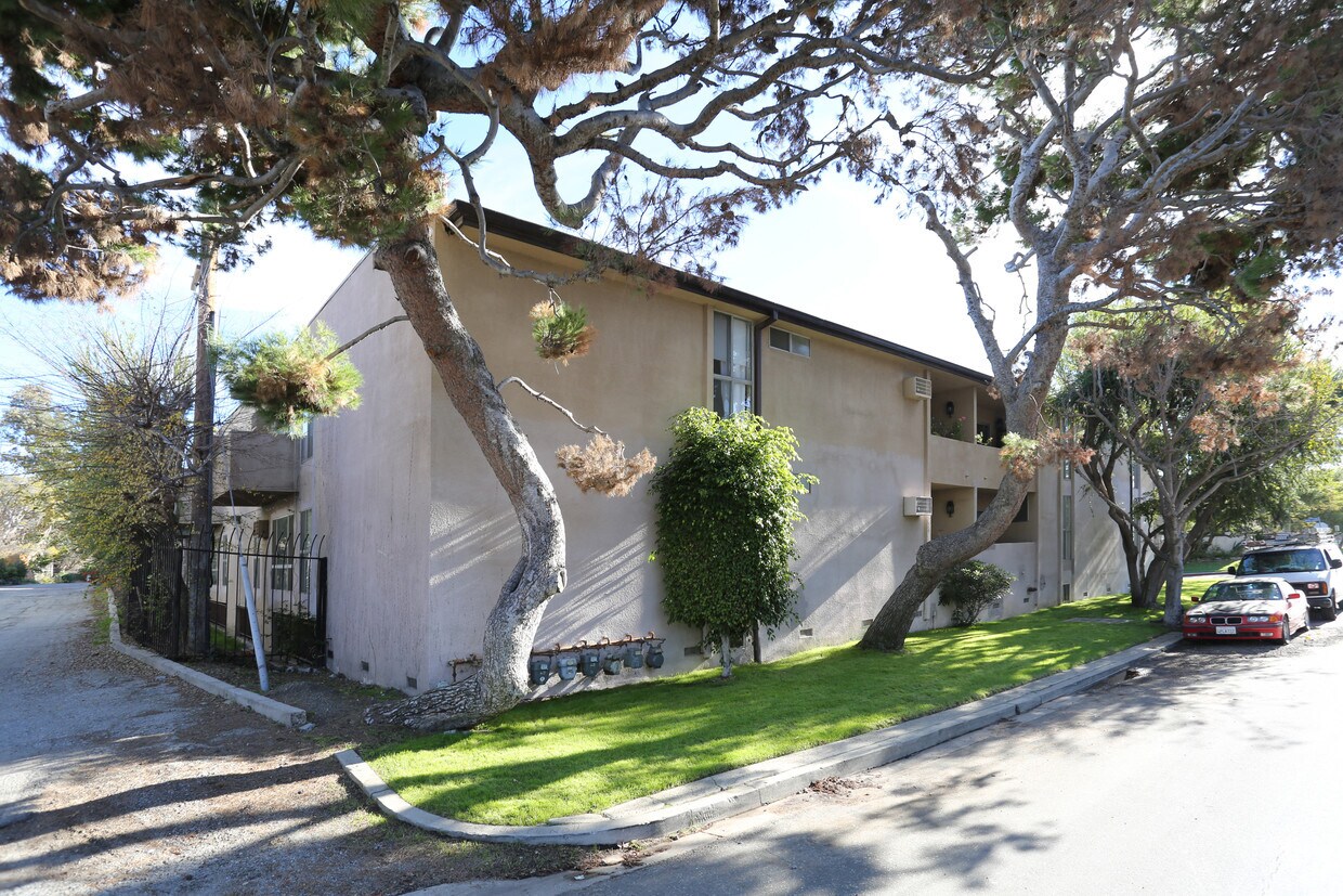 Foto del edificio - 10915-10921 Rose Ave