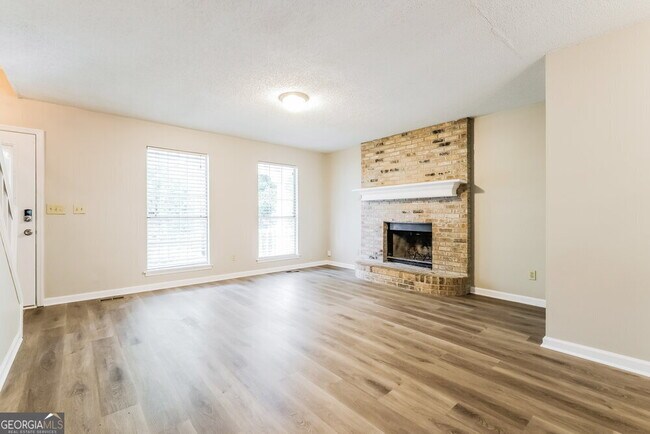 Building Photo - 4681 Woodglen Ct