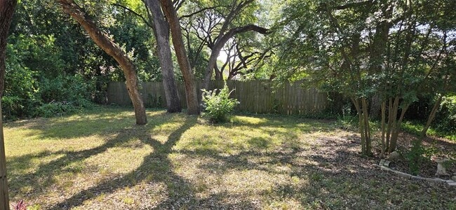 Foto del edificio - 5101 Meadow Creek Cove