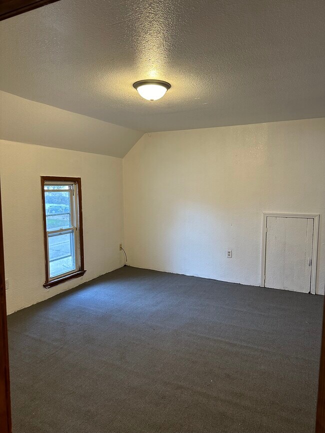 Foto del edificio - 1112 E 3rd St
