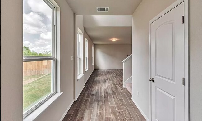 Foto del edificio - This gorgeous Craftsman style home