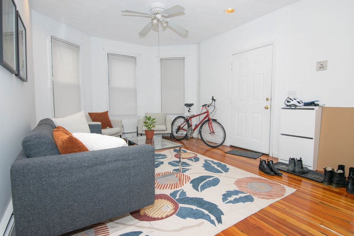 Allston 3 Bed – Heat Included – Deck/Porch – Prime Location – 9/1 - Allston 3 Bed – Heat Included – Deck/Porch – Prime Location – 9/1