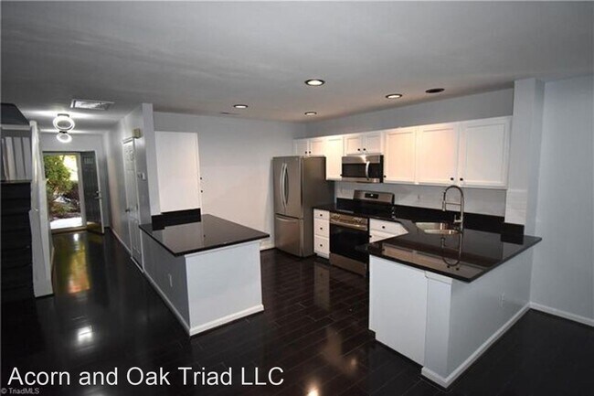 Foto del edificio - 2 br, 3 bath House - 5101 Bartholomews Lane