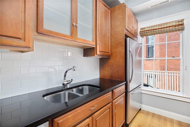 Building Photo - 279 Benefit St