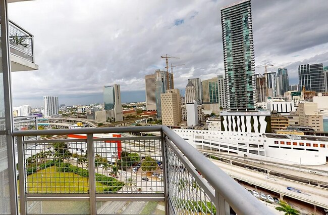Foto del edificio - 350 S Miami Ave