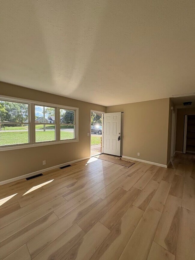 Foto del edificio - 8523-8525 Manchester Ave. Duplex