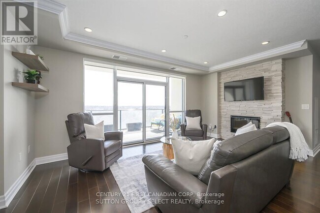 Photo du bâtiment - 240-240 Villagewalk Blvd