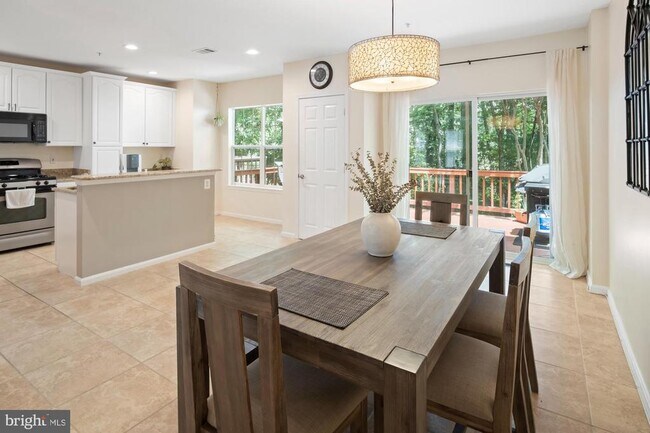 Foto del edificio - 4749 Thornbury Dr