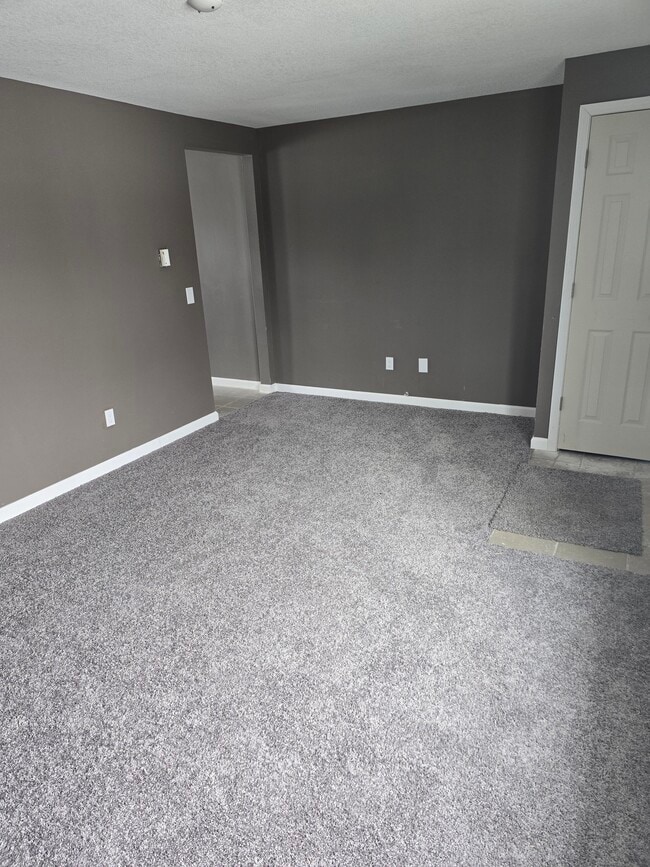 Building Photo - 10907 IN-3