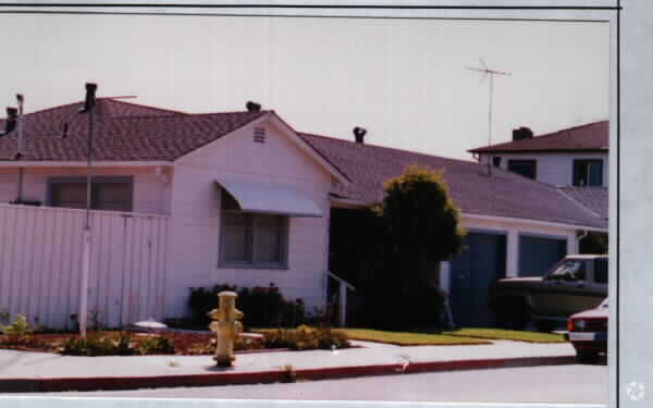 Building Photo - 205-211 Winslow St