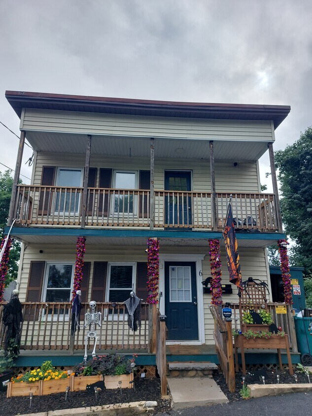 Primary Photo - 6 Crown St