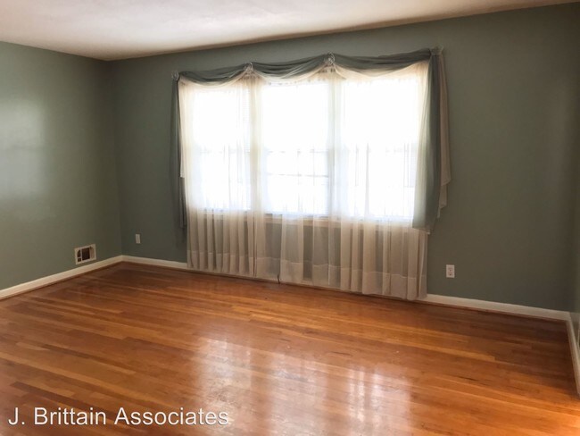 Building Photo - 3 br, 2 bath House - 1301 Meadowbrook Lane