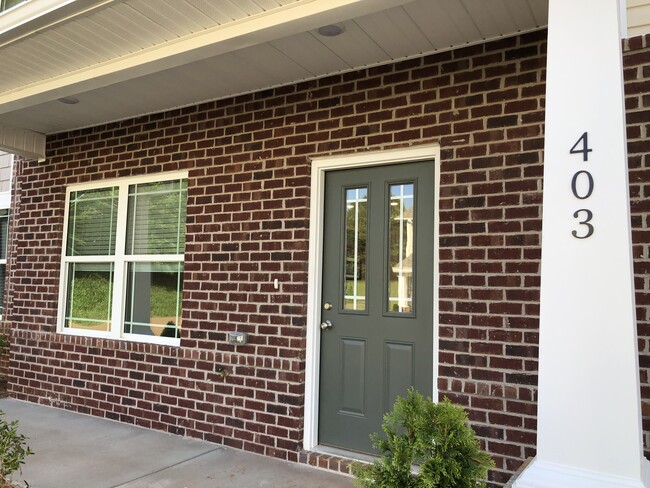 Building Photo - 403 Falls Pointe