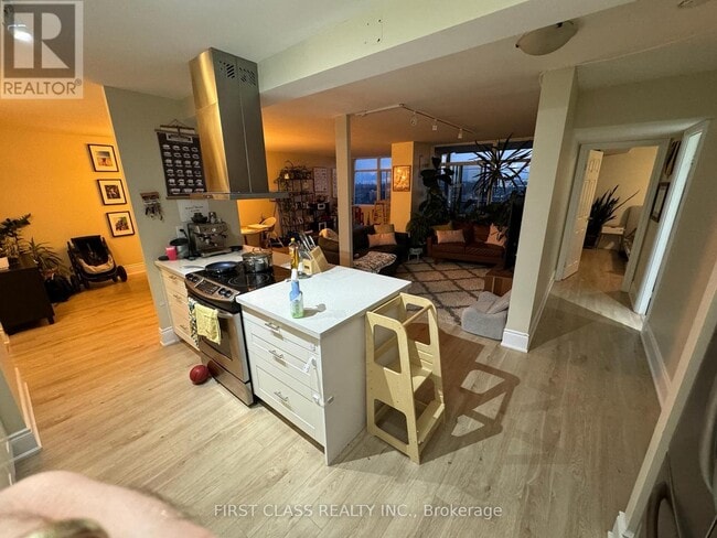 Photo du bâtiment - 3100 Kirwin Ave