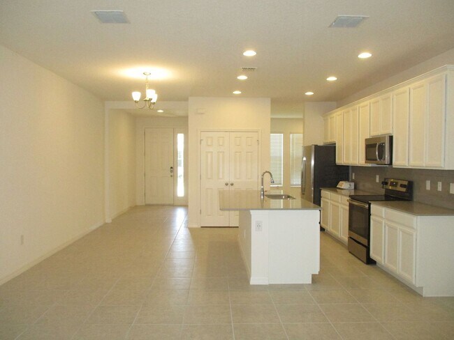 Foto del edificio - Beautiful 3BR/2.5BA Townhome in Ravenna Winter Garden!