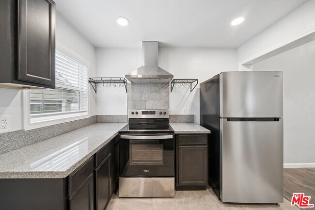 Building Photo - 1543 W 23rd St