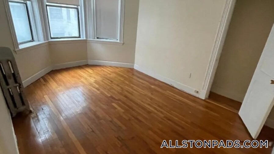 Building Photo - 1156 Commonwealth Ave