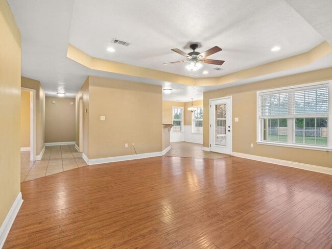 Building Photo - 102 Antler Cir