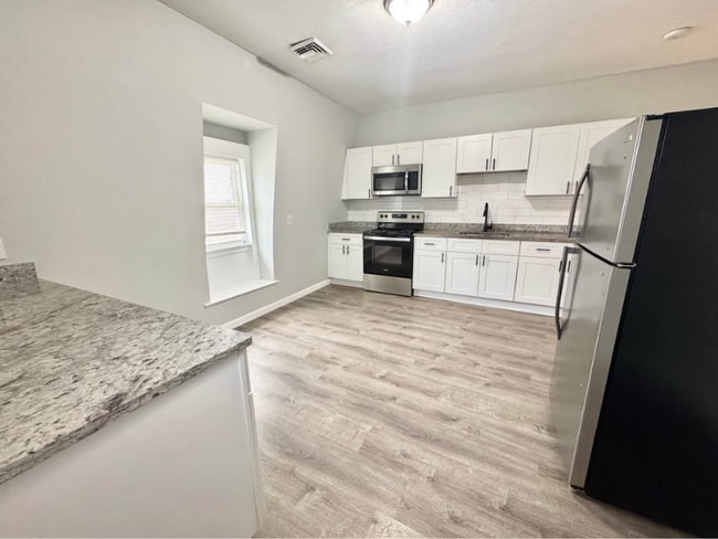 Building Photo - 31 Channing St