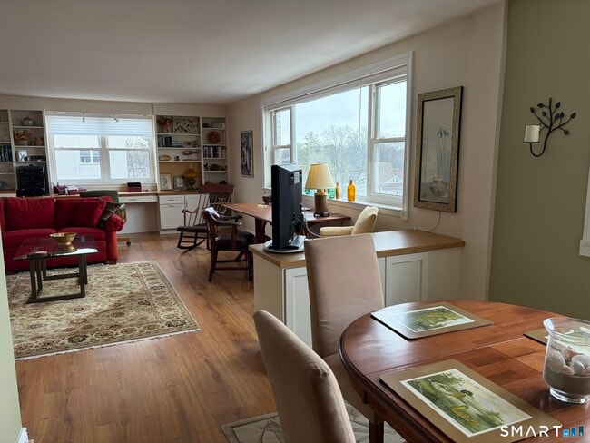 Foto del edificio - 893 Farmington Ave