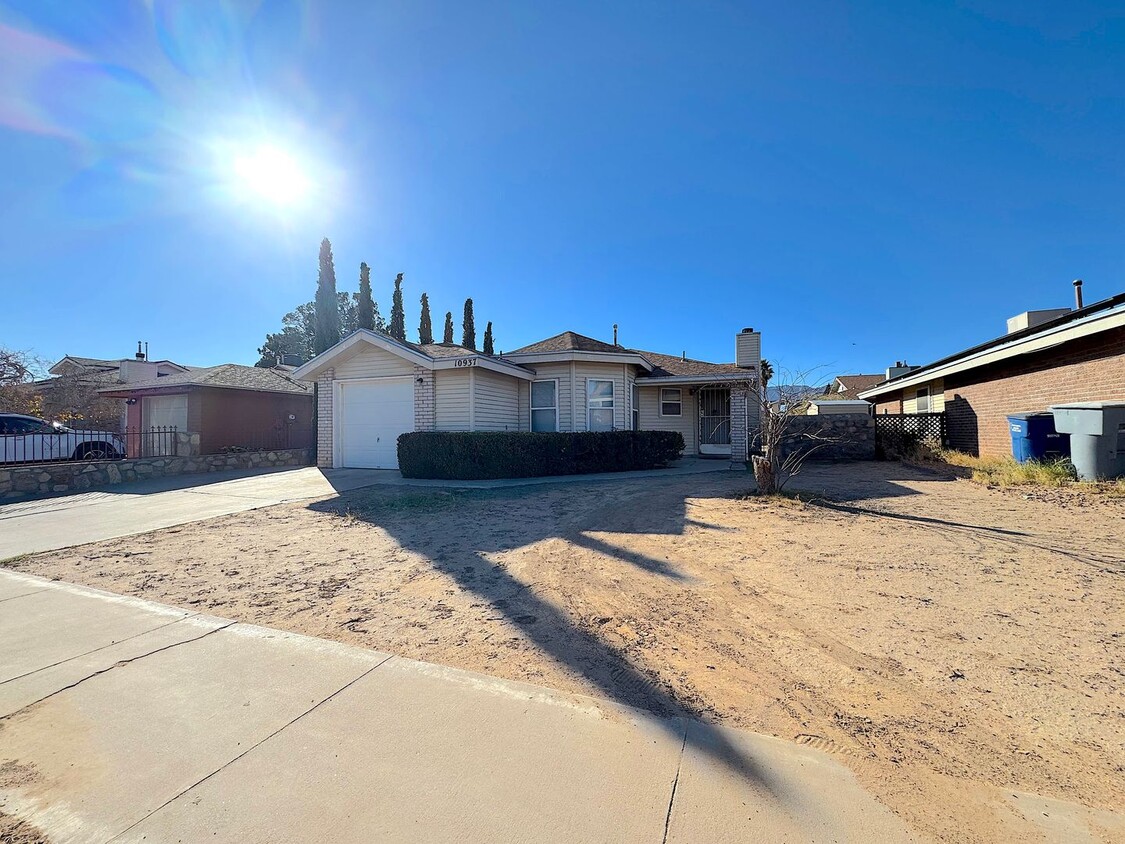 Foto principal - Northeast El Paso 3 Bed/1.5 Bath