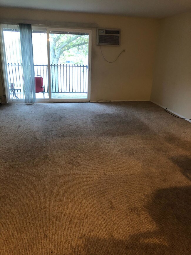 9S201 Lake Dr, Willowbrook, IL 60527 - Condo for Rent in Willowbrook