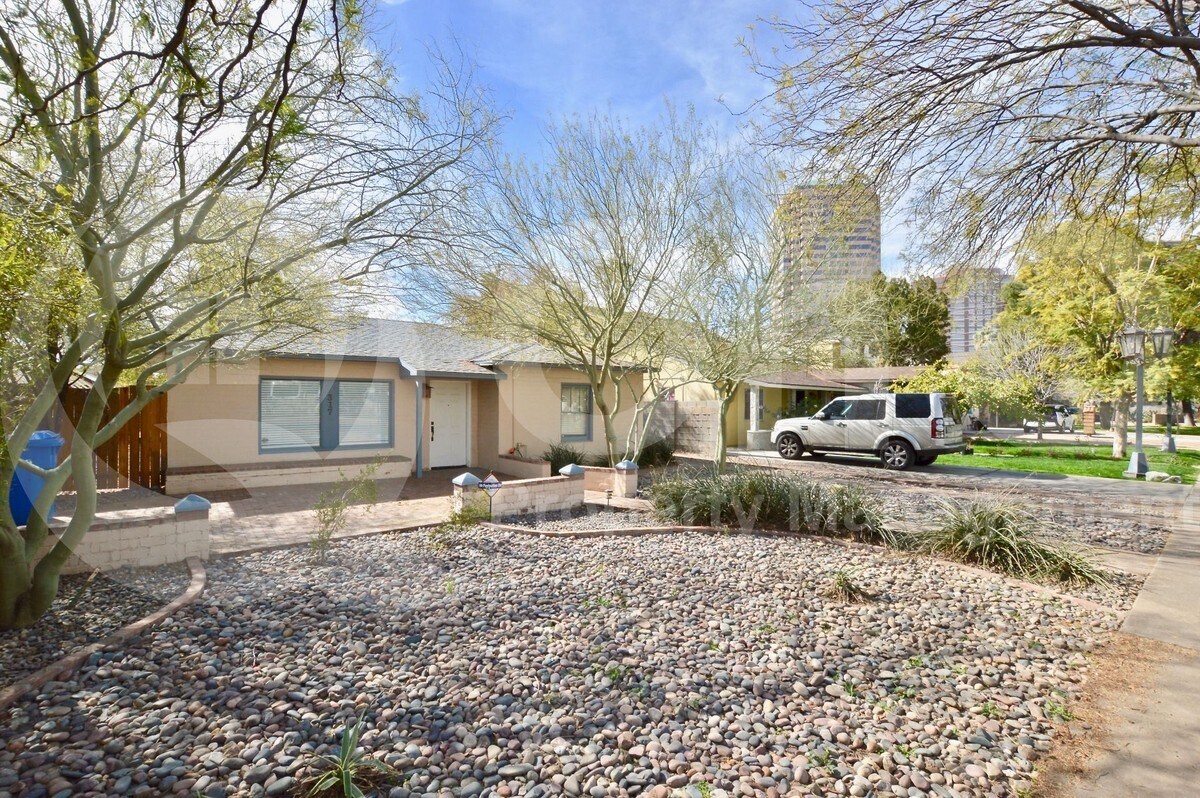 Foto principal - 317 E Catalina Dr
