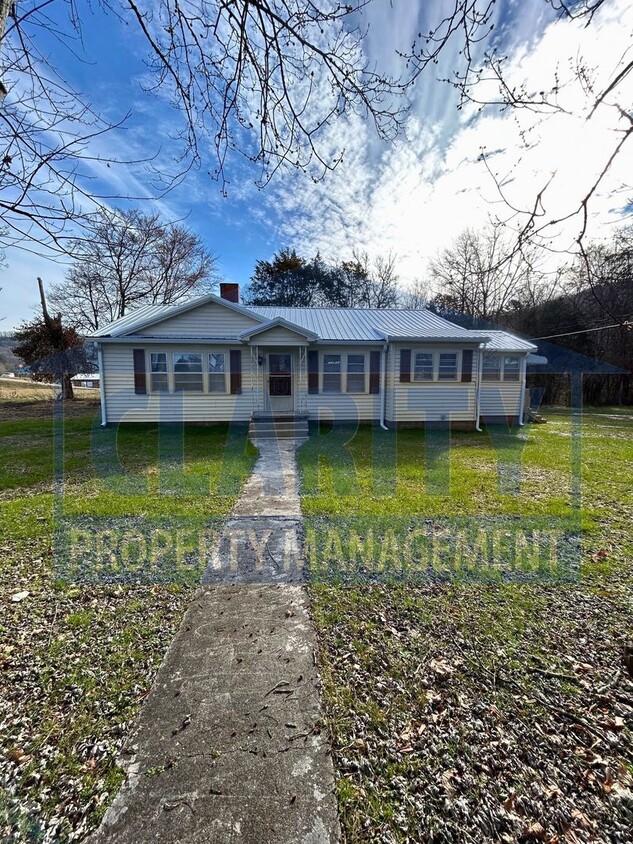 Primary Photo - Super cute three-bedroom house!