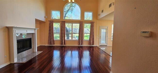 Building Photo - 9540 Aire Libre Dr