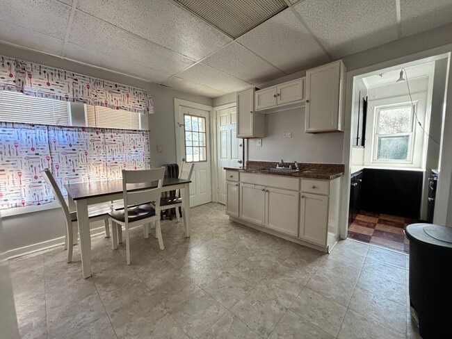 Building Photo - 114 Groveland St