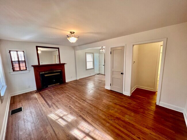 Foto del edificio - 2123 Fenwood Dr