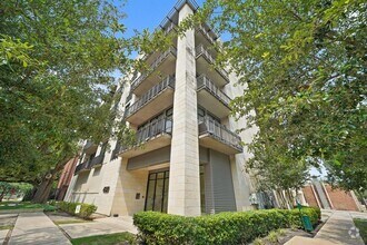 Building Photo - 4820 Caroline St
