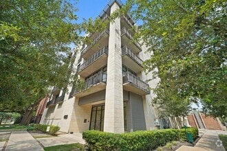 Building Photo - 4820 Caroline St