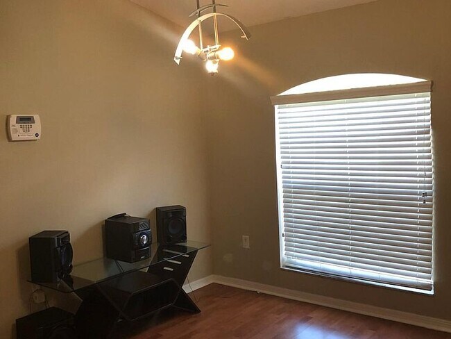 Foto del edificio - 1368 Laurel Glen Dr
