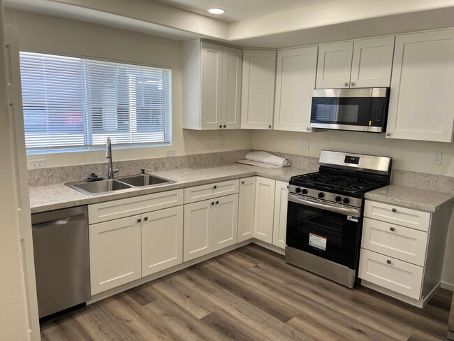 Kitchen - The Vintage Apartments