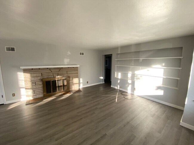 Foto del edificio - Don't Miss out! New Listing Available Now!...