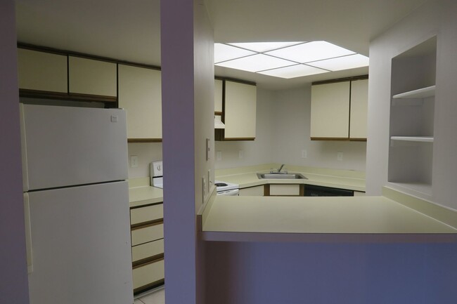Foto del edificio - Available Now!