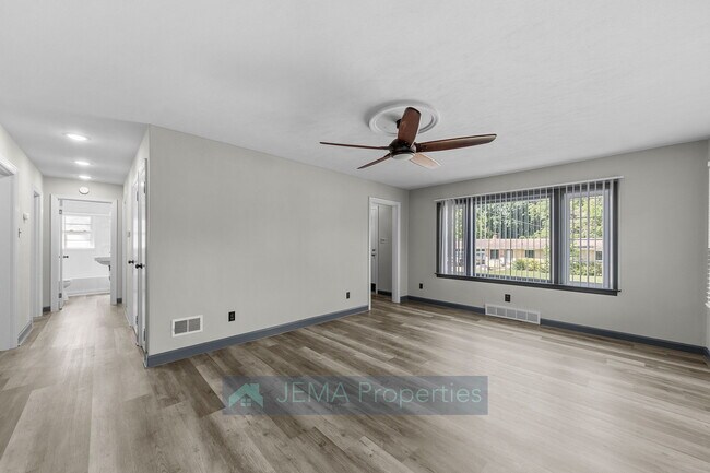 Foto del edificio - 503 E 8th St