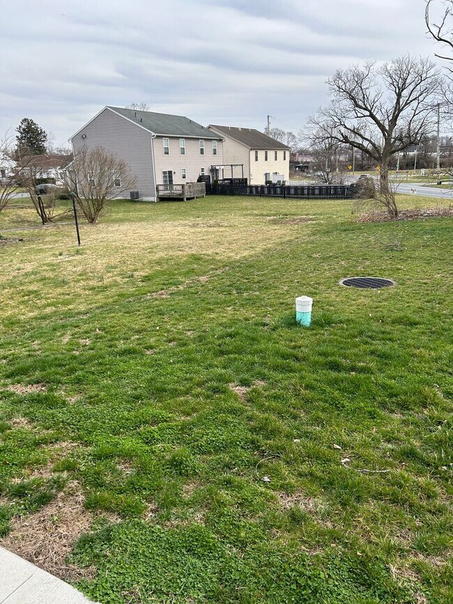 Building Photo - Open house 11/1/25. 3-4pm Like new 3 bedro...