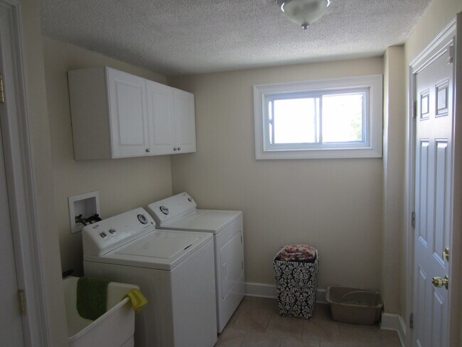 Foto del edificio - 1654 Holmden Ave