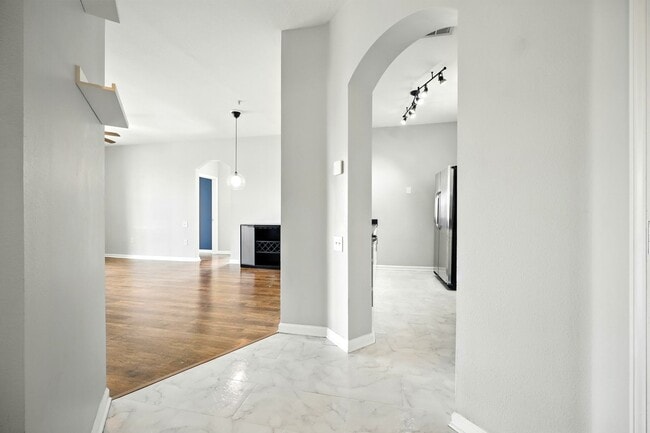 Building Photo - Bright Top-Floor Condo in Resort-Style Gated Community