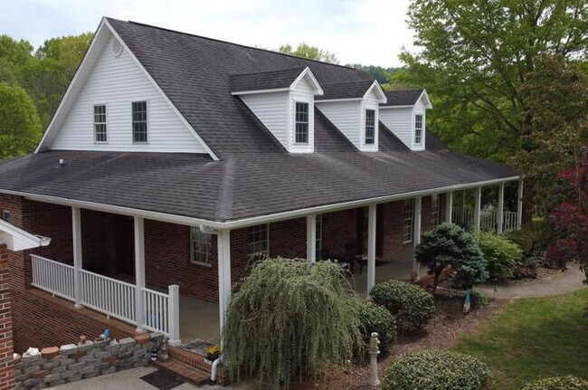 Foto del edificio - 168 Stewart Hills Dr